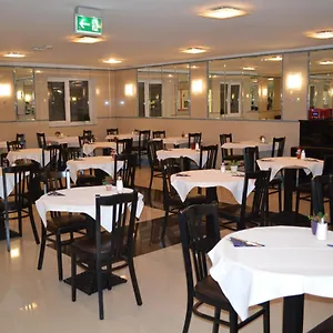 Hotel Donaustadt Kagran - At Metro U1, Wiedeń